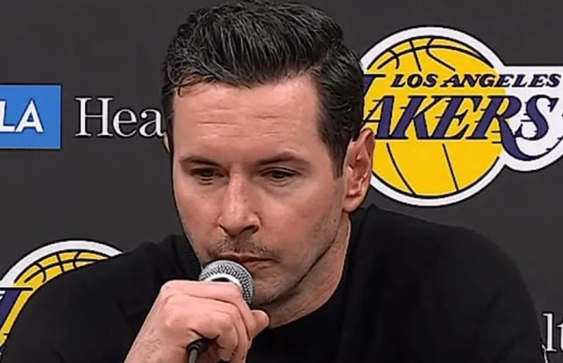 体育新闻-湖人步正轨雷迪克兴奋了！发布会爆赞东契奇八村垒，提替补重要性